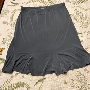 Beautiful Gray/silver Susan Graver “Liquid Knit” skirt.  Size Large. BNWOT